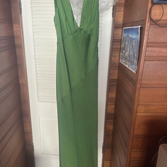 Meshki Nadia Green Satin Dress - Picture 4 of 5